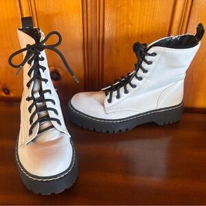 Mix No. 6 White Combat Boots with Black Laces size 7